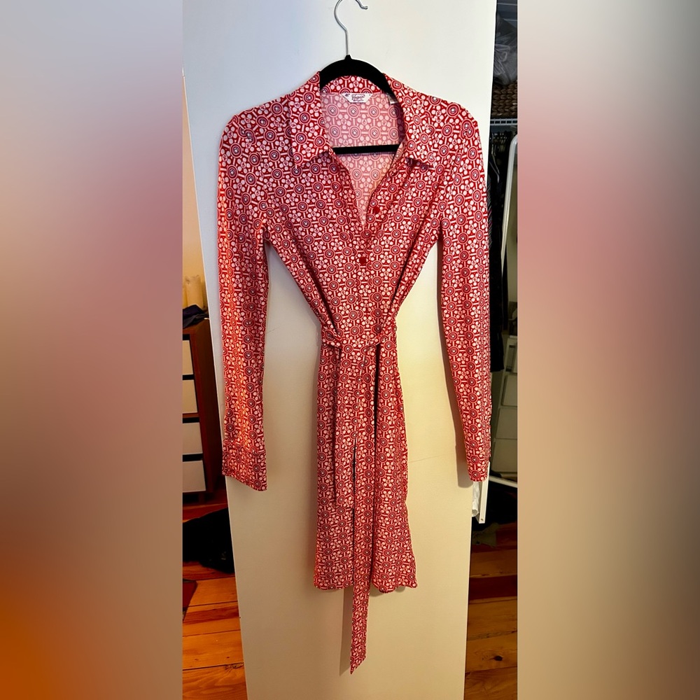 Red and White Patterned Long Sleeve Wrap Dress with Notched Collar